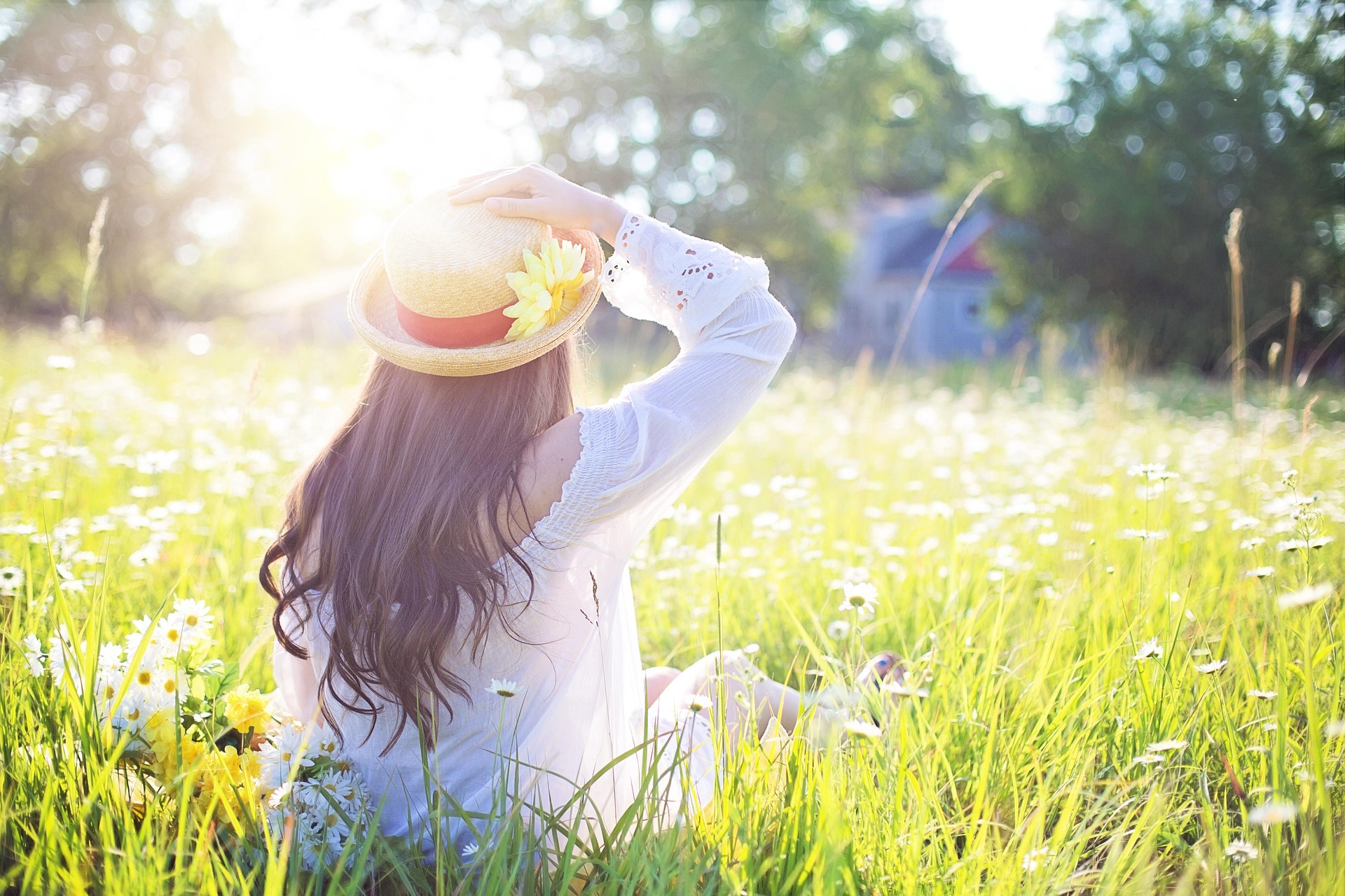 Cosmetic Treatments in Summer: What Clients Need to Know Before Booking